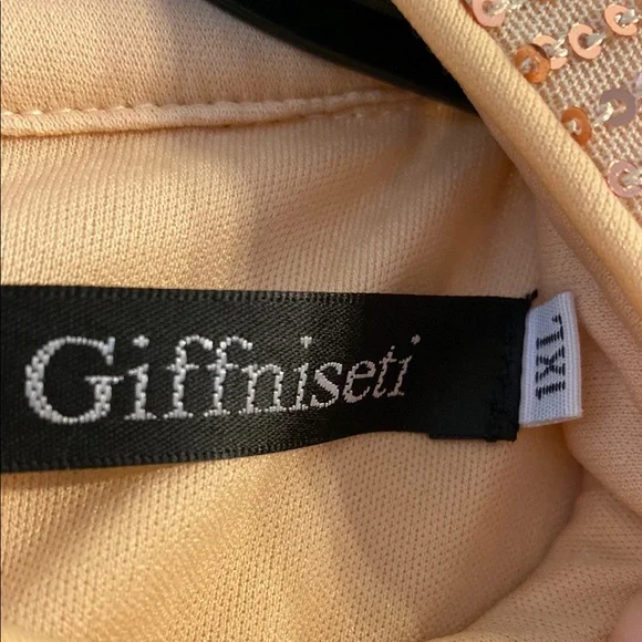 Elegant Gold Sequin Dress - Picture 3 of 8